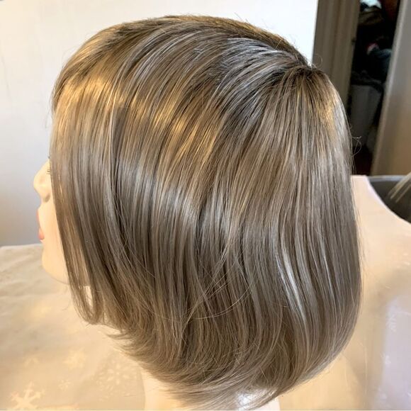 Wig Shaded Cappuccino Straight Bob NWOT Gorgeous - Picture 4 of 11